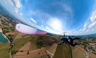 Marlon Jonat war 500 Meter über dem Boden, als er plötzlich ein Problem mit seinem Paraglider hatte. - Marlon Jonat Marlon Jonat war 500 Meter über dem Boden, als er plötzlich ein Problem mit seinem Paraglider hatte. - Marlon Jonat