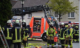 Großeinsatz: In einem unbewohnten Haus war es am frühen Donnerstagmorgen zu dem Feuer gekommen. - Thomas Kube Großeinsatz: In einem unbewohnten Haus war es am frühen Donnerstagmorgen zu dem Feuer gekommen. - Thomas Kube