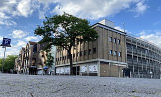 Das Parkhaus in der Münsterstraße gehört zur ehemaligen Karstadt-Immobilie und wird durch die Stadt Gütersloh betrieben. Hier gab es die Schmierereien. - Christian Bröder Das Parkhaus in der Münsterstraße gehört zur ehemaligen Karstadt-Immobilie und wird durch die Stadt Gütersloh betrieben. Hier gab es die Schmierereien. - Christian Bröder