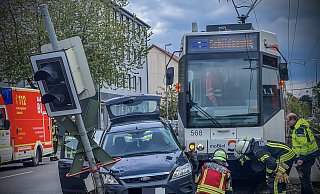 Unfälle mit Autos und Stadtbahnen gibt es häufig in Schildesche. - Paul Brinkmann Unfälle mit Autos und Stadtbahnen gibt es häufig in Schildesche. - Paul Brinkmann