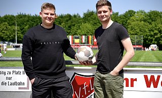 Der jüngere Nils (l.) und sein großer Bruder Björn haben beim VfL Theesen ihre Spuren hinterlassen. - Peter Unger Der jüngere Nils (l.) und sein großer Bruder Björn haben beim VfL Theesen ihre Spuren hinterlassen. - Peter Unger