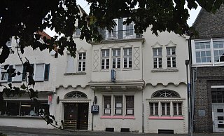 Weiterhin geschlossen, bis auf Samstag: die „Deele“ an der Kirchstraße in Gütersloh. Innen wird seit Jahren renoviert. - Ludger Osterkamp Weiterhin geschlossen, bis auf Samstag: die „Deele“ an der Kirchstraße in Gütersloh. Innen wird seit Jahren renoviert. - Ludger Osterkamp