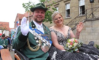 Joseph und Beatrice Gievers regieren Borgentreich im 520. Jahr der Schützenbruderschaft. - Burkhard Battran Joseph und Beatrice Gievers regieren Borgentreich im 520. Jahr der Schützenbruderschaft. - Burkhard Battran