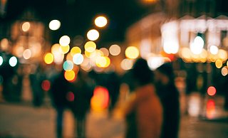 Mit einem Faustschlag ins Gesicht eines der Dortmund-Fans begann der Angriff der zehn vermummten Angreifer. - Symbolfoto: Pixabay / Creative Commons Mit einem Faustschlag ins Gesicht eines der Dortmund-Fans begann der Angriff der zehn vermummten Angreifer. - Symbolfoto: Pixabay / Creative Commons