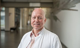 Theo Sievert ist Geschäftsführender Oberarzt der Neurochirurgie am Johannes-Wesling-Klinikum in Minden. - Mühlenkreiskliniken Theo Sievert ist Geschäftsführender Oberarzt der Neurochirurgie am Johannes-Wesling-Klinikum in Minden. - Mühlenkreiskliniken
