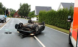 Der Mazda landete auf dem Dach. - Polizei Minden-Lübbecke Der Mazda landete auf dem Dach. - Polizei Minden-Lübbecke