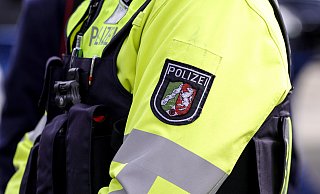 Die Täter gaben sich als Polizisten aus, um die Menschen zu täuschen. - picture alliance / Flashpic Die Täter gaben sich als Polizisten aus, um die Menschen zu täuschen. - picture alliance / Flashpic