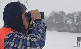 Auch als Mitte Februar 2021 hoher Schnee lag und frostige Temperaturen herrschten, wurde intensiv nach Ulrich R. gesucht. Zahlreiche Leute halfen mit, suchten Hochsitze und Hütten ab. - Privat Auch als Mitte Februar 2021 hoher Schnee lag und frostige Temperaturen herrschten, wurde intensiv nach Ulrich R. gesucht. Zahlreiche Leute halfen mit, suchten Hochsitze und Hütten ab. - Privat