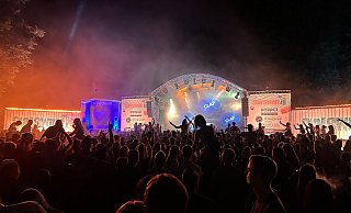 Die Stimmung vom Sun Swing Festival 2023 im Freibad Harsewinkel wollen die Organisatoren bei der neuen Auflage am 13. Juli noch übertreffen. - Stadtjugendring Harsewinkel Die Stimmung vom Sun Swing Festival 2023 im Freibad Harsewinkel wollen die Organisatoren bei der neuen Auflage am 13. Juli noch übertreffen. - Stadtjugendring Harsewinkel