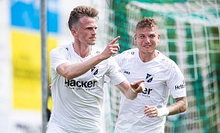 Anführer auf dem Platz: Am Ende einer langen Saison zeigte sich auch Kapitän Daniel Flottmann (l.), hier mit Mirko Schuster, weitgehend zufrieden. - Noah Wedel Anführer auf dem Platz: Am Ende einer langen Saison zeigte sich auch Kapitän Daniel Flottmann (l.), hier mit Mirko Schuster, weitgehend zufrieden. - Noah Wedel