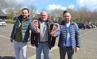 Gino, Robert und Marc Petter (v.l.n.r.) am Maspernplatz, wo in Kirmeszeiten normalerweise der Auto-Scooter stehen würde. - Peter Heidbrink Gino, Robert und Marc Petter (v.l.n.r.) am Maspernplatz, wo in Kirmeszeiten normalerweise der Auto-Scooter stehen würde. - Peter Heidbrink