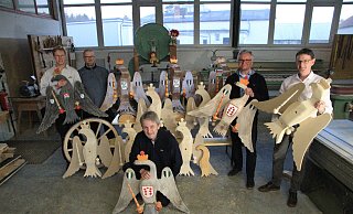 Ralf Kleine, Oberst der Sebastiöner Büren (v.l.), Stefan Feindt, Schützenkönig der Sebastiöner, Vogelbauer Andreas Vogt, Andreas Köchling, Oberst der Bürgerschützen Büren, und Andreas Hüser, Heimatschützverein Weiberg. - Johannes Büttner Ralf Kleine, Oberst der Sebastiöner Büren (v.l.), Stefan Feindt, Schützenkönig der Sebastiöner, Vogelbauer Andreas Vogt, Andreas Köchling, Oberst der Bürgerschützen Büren, und Andreas Hüser, Heimatschützverein Weiberg. - Johannes Büttner