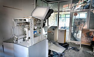 Eine Spur der Verwüstung hinterlassen die Automatensprenger teilweise so wie hier in Steinhagen - und versetzten Anwohnerinnen und Anwohner in Angst und Schrecken. - Andreas Frücht Eine Spur der Verwüstung hinterlassen die Automatensprenger teilweise so wie hier in Steinhagen - und versetzten Anwohnerinnen und Anwohner in Angst und Schrecken. - Andreas Frücht