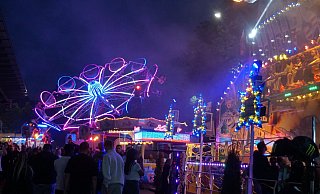 Die Fahrgeschäfte sind vom Stadtfest nicht wegzudenken. - Birgit Heitz Die Fahrgeschäfte sind vom Stadtfest nicht wegzudenken. - Birgit Heitz