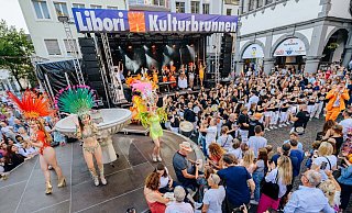 Die Querschläger bringen brasilianisches Flair auf den Rathausplatz. - Besim Mazhiqi Die Querschläger bringen brasilianisches Flair auf den Rathausplatz. - Besim Mazhiqi
