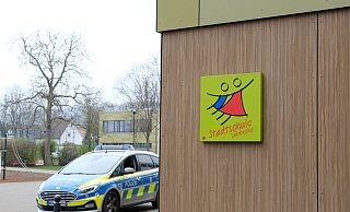 Innerhalb weniger Wochen zeigte die Polizei Präsenz an der Stadtschule Lübbecke. - Heike von Schulz Innerhalb weniger Wochen zeigte die Polizei Präsenz an der Stadtschule Lübbecke. - Heike von Schulz