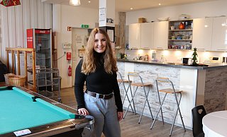 Katharina Wolff ist die neue Leiterin des Jugendzentrums Zebra in Enger, das sie selbst noch als Kind kennt. - Celina Allard Katharina Wolff ist die neue Leiterin des Jugendzentrums Zebra in Enger, das sie selbst noch als Kind kennt. - Celina Allard