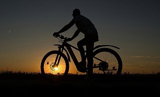Zwei Elektrofahrradfahrer sind Samstag und Sonntag Opfer von aggressiven jungen Männern geworden. - Symbolfoto: Pixabay Zwei Elektrofahrradfahrer sind Samstag und Sonntag Opfer von aggressiven jungen Männern geworden. - Symbolfoto: Pixabay