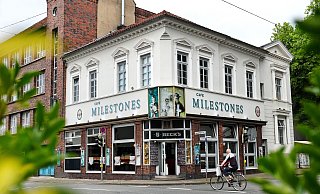 Im Bielefelder "Café Milestones" läuft der Betrieb noch weiter. - Barbara Franke Im Bielefelder "Café Milestones" läuft der Betrieb noch weiter. - Barbara Franke