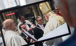 Die Zeremonie mit Bürgermeister Michael Dreier (4. v. l.) fand im Kölner Dom statt. - Niklas Tüns Die Zeremonie mit Bürgermeister Michael Dreier (4. v. l.) fand im Kölner Dom statt. - Niklas Tüns