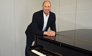 Bildungs- und Kulturdezernent Uwe Damer freut sich auf viele Interessierte fürs Kulturangebot. - Stadt Bad Driburg Bildungs- und Kulturdezernent Uwe Damer freut sich auf viele Interessierte fürs Kulturangebot. - Stadt Bad Driburg