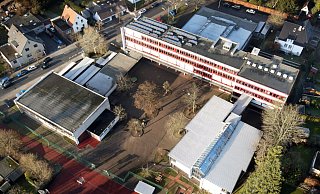 Die kleine Einfeld-Sporthalle sollte durch eine im Boden versenkte Zweifeld-Halle ersetzt werden. Oben drauf waren Unterrichtsräume geplant. Das ist zu teuer. - Gerald Dunkel Die kleine Einfeld-Sporthalle sollte durch eine im Boden versenkte Zweifeld-Halle ersetzt werden. Oben drauf waren Unterrichtsräume geplant. Das ist zu teuer. - Gerald Dunkel