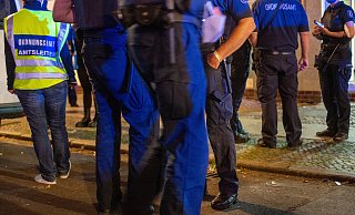 War das Verhalten der Polizei und des Ordnungsamtes bei einem Fest im Kreis Gütersloh am Wochenende gerechtfertigt? - picture alliance/dpa/dpa-Zentralbild War das Verhalten der Polizei und des Ordnungsamtes bei einem Fest im Kreis Gütersloh am Wochenende gerechtfertigt? - picture alliance/dpa/dpa-Zentralbild