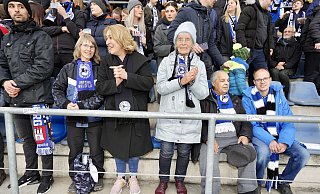 Ausflug auf die Alm des Arminia-Fanclubs Dorothee-Sölle-Haus (v.l.): Liane Kraemer, Seval Özbay, Karin Goldbeck, Savvas Zales und Raphael Wilkening. - Peter Unger Ausflug auf die Alm des Arminia-Fanclubs Dorothee-Sölle-Haus (v.l.): Liane Kraemer, Seval Özbay, Karin Goldbeck, Savvas Zales und Raphael Wilkening. - Peter Unger