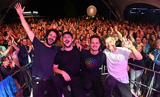 Die Coldplay Tribute-Band "Viva la Vida" begeisterte bereits in diesem Sommer die Besucher auf dem LGS-Gelände. Im August 2024 wird das Konzert eine Neuauflage bekommen. - Thomas Kube Die Coldplay Tribute-Band "Viva la Vida" begeisterte bereits in diesem Sommer die Besucher auf dem LGS-Gelände. Im August 2024 wird das Konzert eine Neuauflage bekommen. - Thomas Kube