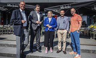 Stippvisite in Bielefeld: (von links) Europakandidat Ingo Stucke, SPD-Chef Lars Klingbeil, die Bundestagsabgeordnete Wiebke Esdar, Ratfraktionschef Riza Öztürk und Sozialdezernent Ingo Nürnberger. - Mike-Dennis Müller / www.mdm.photo Stippvisite in Bielefeld: (von links) Europakandidat Ingo Stucke, SPD-Chef Lars Klingbeil, die Bundestagsabgeordnete Wiebke Esdar, Ratfraktionschef Riza Öztürk und Sozialdezernent Ingo Nürnberger. - Mike-Dennis Müller / www.mdm.photo