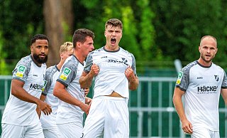 Da spannt das Trikot: Maximilian Hippe hat zum 3:2 getroffen. - Joel Beinke Da spannt das Trikot: Maximilian Hippe hat zum 3:2 getroffen. - Joel Beinke