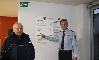 Wachleiter Frank Meyer und der Bezirksbeamte Joachim Gildehaus im Hüllhorster Rathaus. - Klaus Frensing Wachleiter Frank Meyer und der Bezirksbeamte Joachim Gildehaus im Hüllhorster Rathaus. - Klaus Frensing