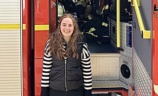 Auf dem Weg zur Abi-Klausur: Schülerin Merle wurde von der Freiwilligen Feuerwehr Löhne kurzerhand über die vollgesperrte A30 eskortiert. - Freiwillige Feuerwehr Löhne Auf dem Weg zur Abi-Klausur: Schülerin Merle wurde von der Freiwilligen Feuerwehr Löhne kurzerhand über die vollgesperrte A30 eskortiert. - Freiwillige Feuerwehr Löhne