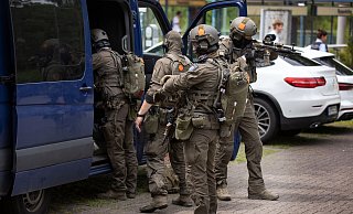 SEK-Einsatz an Bielefelder Schule: Polizeibeamte sprechen von Amoktat. - Oliver Krato SEK-Einsatz an Bielefelder Schule: Polizeibeamte sprechen von Amoktat. - Oliver Krato