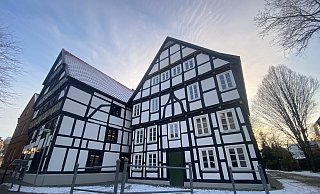 Ins Haus Erzengel (r.) zieht demnächst wieder eine Gastronomie. - Jule Barmwarter Ins Haus Erzengel (r.) zieht demnächst wieder eine Gastronomie. - Jule Barmwarter