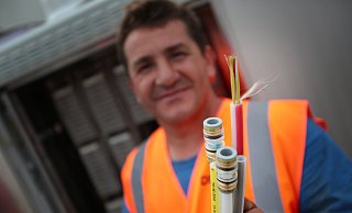 Eigentlich sollten die meisten Adressen in Rödinghausen im Frühjahr angeschlossen sein. Doch das Unternehmen ist für die Gemeinde zuletzt eher eine Enttäuschung gewesen. - Gerald Dunkel Eigentlich sollten die meisten Adressen in Rödinghausen im Frühjahr angeschlossen sein. Doch das Unternehmen ist für die Gemeinde zuletzt eher eine Enttäuschung gewesen. - Gerald Dunkel