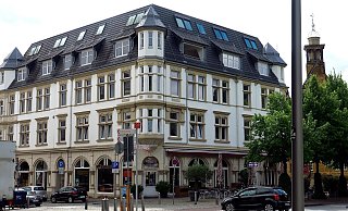 Unten die L'Osteria, daneben Meffert und das Zigarrenhaus - und in den vier Obergeschossen herrscht fast kompletter Leerstand. - Kurt Ehmke Unten die L'Osteria, daneben Meffert und das Zigarrenhaus - und in den vier Obergeschossen herrscht fast kompletter Leerstand. - Kurt Ehmke