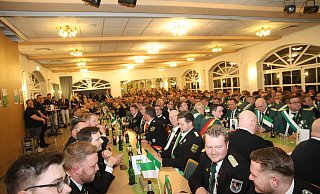 Volles Haus: In Upsprunge kommen zahlreiche Schützen zur Mitgliederversammlung des Kreisschützenbundes Büren zusammen. - Johannes Büttner Volles Haus: In Upsprunge kommen zahlreiche Schützen zur Mitgliederversammlung des Kreisschützenbundes Büren zusammen. - Johannes Büttner