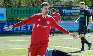 Mindestens ein Saison-Tor will Tim Fischer vor seinem Abschied aus Schildesche noch schießen. Er hat schon 18. - Andreas Zobe Mindestens ein Saison-Tor will Tim Fischer vor seinem Abschied aus Schildesche noch schießen. Er hat schon 18. - Andreas Zobe