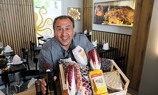 Polenta, Prosciutto, Radicchio und Wein - alles aus Venezien: Orlando Rollo legt in seinem neuen italienischen Restaurant "Orlando" in der Paderborner Rathauspassage besonderen Wert auf die Herkunft der Zutaten. - Lena Henning Polenta, Prosciutto, Radicchio und Wein - alles aus Venezien: Orlando Rollo legt in seinem neuen italienischen Restaurant "Orlando" in der Paderborner Rathauspassage besonderen Wert auf die Herkunft der Zutaten. - Lena Henning