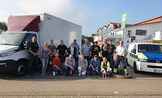 Die Helfer, die die Spenden nach Bliesheim bringen. - privat Die Helfer, die die Spenden nach Bliesheim bringen. - privat