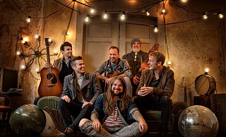 Versengold: Die Folk-Rockband unterhält mit anspruchsvoller Lyrik und ausgefallenen Arrangements. - PR Versengold: Die Folk-Rockband unterhält mit anspruchsvoller Lyrik und ausgefallenen Arrangements. - PR