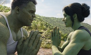 Mark Ruffalo als Bruce Banner, beziehungsweise Hulk und Tatiana Maslany als Jennifer "Jen" Walters/She-Hulk. - 2022 MARVEL Mark Ruffalo als Bruce Banner, beziehungsweise Hulk und Tatiana Maslany als Jennifer "Jen" Walters/She-Hulk. - 2022 MARVEL