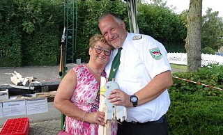Das neue Königspaar Andrea und Carsten Höschen. - Thomas Minge/St.-Sebastian-Schützenbruderschaft Das neue Königspaar Andrea und Carsten Höschen. - Thomas Minge/St.-Sebastian-Schützenbruderschaft