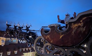 Der fliegende Weihnachtsmann kurz vorm Start. - Susanne Blersch Der fliegende Weihnachtsmann kurz vorm Start. - Susanne Blersch