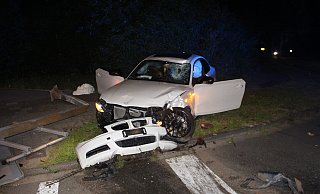 An dem bei einem mutmaßlichen Rennen in Paderborn verunglückten BMW entstand Totalschaden. - Polizei Paderborn An dem bei einem mutmaßlichen Rennen in Paderborn verunglückten BMW entstand Totalschaden. - Polizei Paderborn