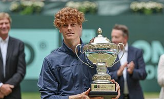Der Italiener Jannik Sinner krönte sich erstmals zum Sieger der Terra Wortmann Open. - Friso Gentsch Der Italiener Jannik Sinner krönte sich erstmals zum Sieger der Terra Wortmann Open. - Friso Gentsch