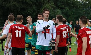 Vor einem Jahr traten die GWD-Profis zum traditionellen Fußballspiel in Dützen an, diesmal geht es zur SV Eidinghausen-Werste. MT-Foto: Sebastian Külbel - Külbel Vor einem Jahr traten die GWD-Profis zum traditionellen Fußballspiel in Dützen an, diesmal geht es zur SV Eidinghausen-Werste. MT-Foto: Sebastian Külbel - Külbel