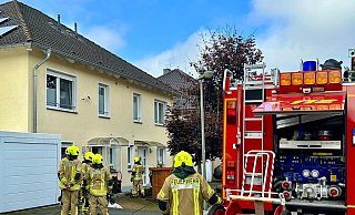Die 15 Einsatzkräfte der Feuerwehr Bad Lippspringe konnten nach Angaben des Einsatzleiters Michael Heck den Brand schnell löschen. - Ralph Meyer Die 15 Einsatzkräfte der Feuerwehr Bad Lippspringe konnten nach Angaben des Einsatzleiters Michael Heck den Brand schnell löschen. - Ralph Meyer