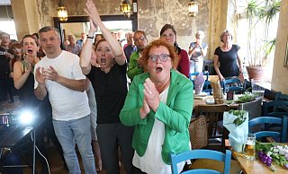 Bei den Grünen herrschte nach den ersten Hochrechnungen beste Stimmung. - Sarah Jonek Bei den Grünen herrschte nach den ersten Hochrechnungen beste Stimmung. - Sarah Jonek